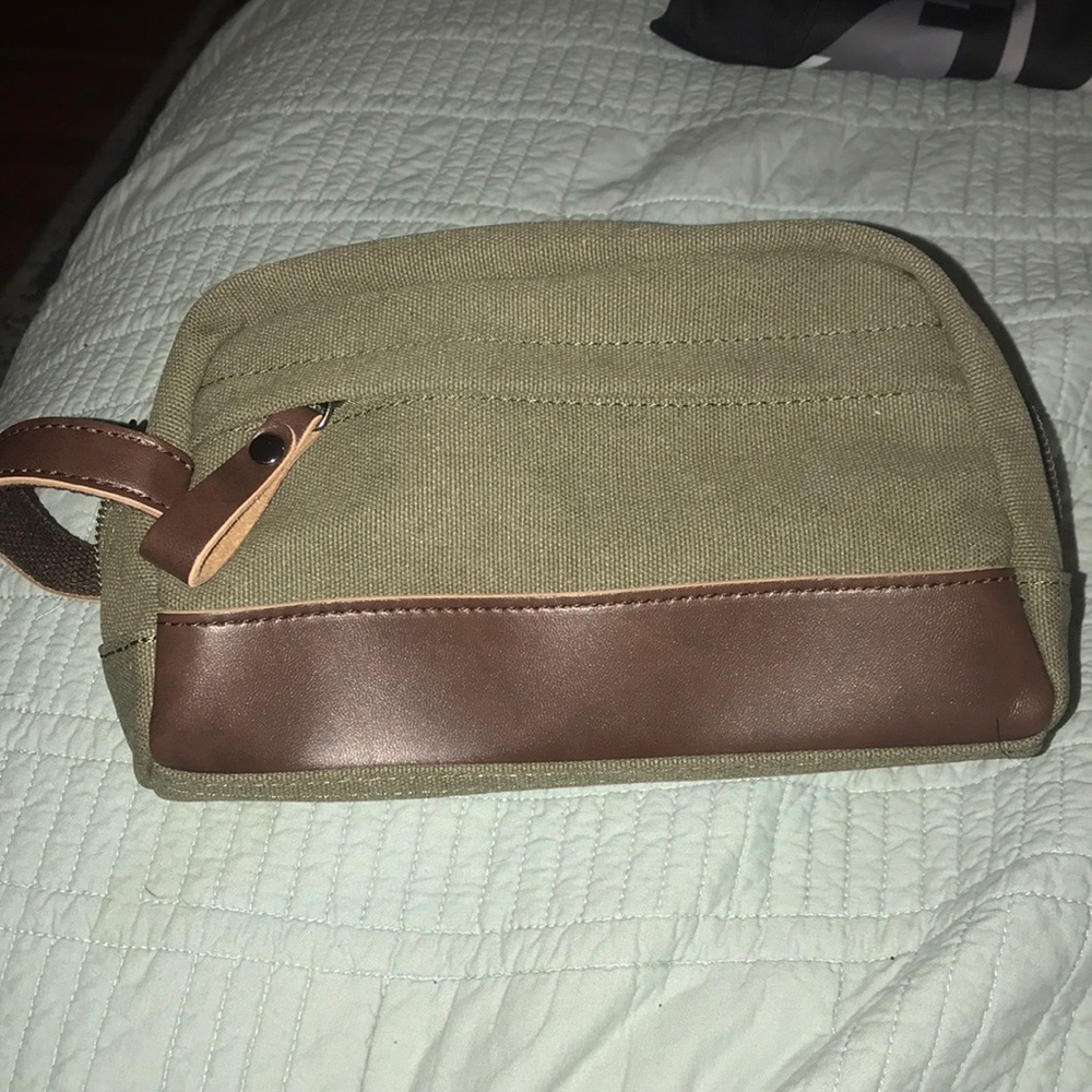 Never Been Used Men’s Canvas Dopp Bag in Olive